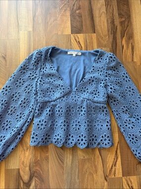 Altar'd State Women’s Blue Eyelet Peplum V-Neck Blouse Size S